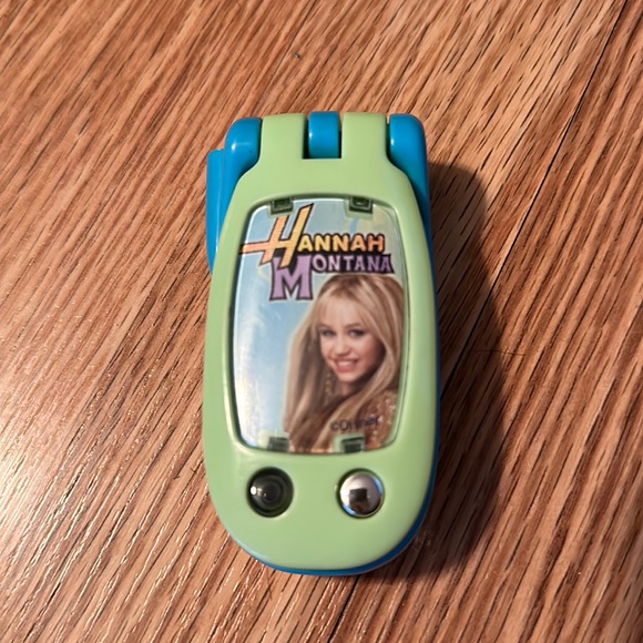 Disney Other - Disney Hannah Montana Play Green flip phone